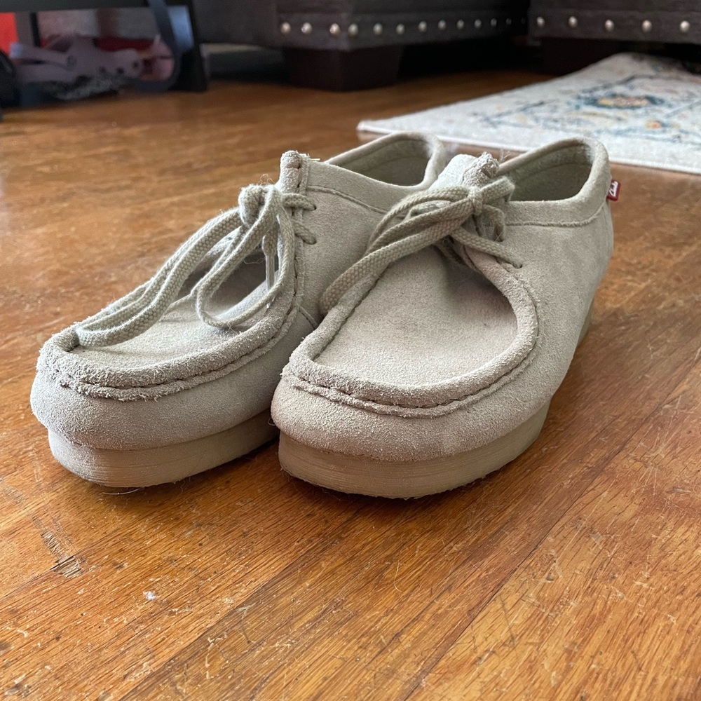 clark’s wallabees size 6